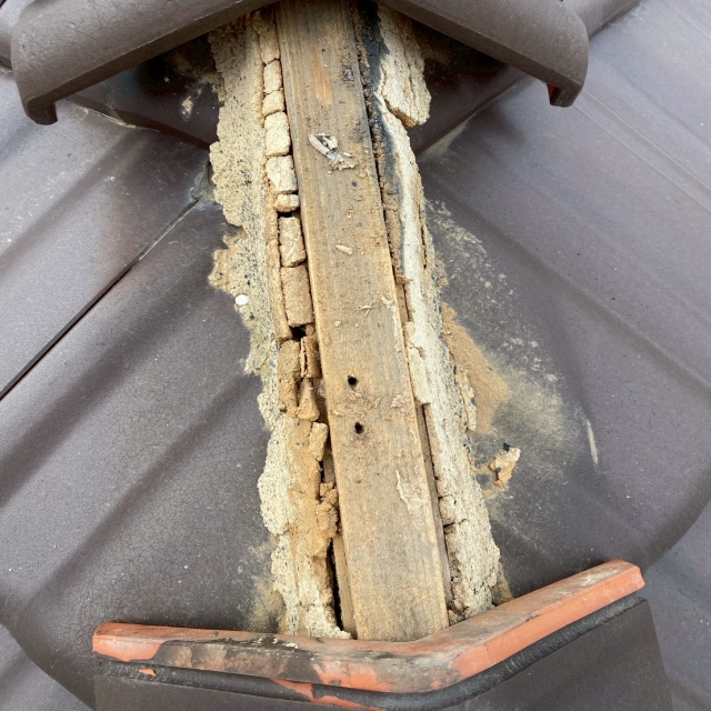 豊橋市　屋根　雨漏り　釘　てっぺん　釘浮き